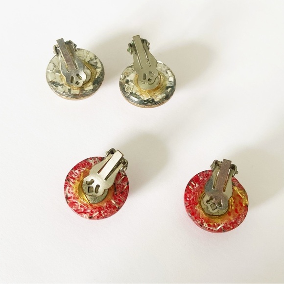2 pairs of vintage lucite - confetti lucite clip on earrings red and neutral - Picture 7 of 7
